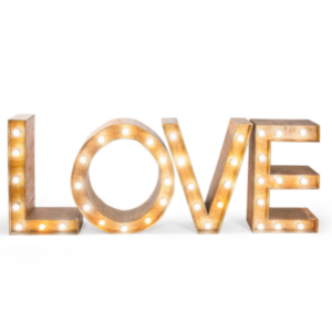 MOCKUP LETRA LOVE DE MADEIRA